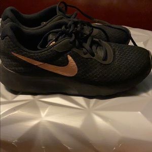NIKE Tajun Sneakers